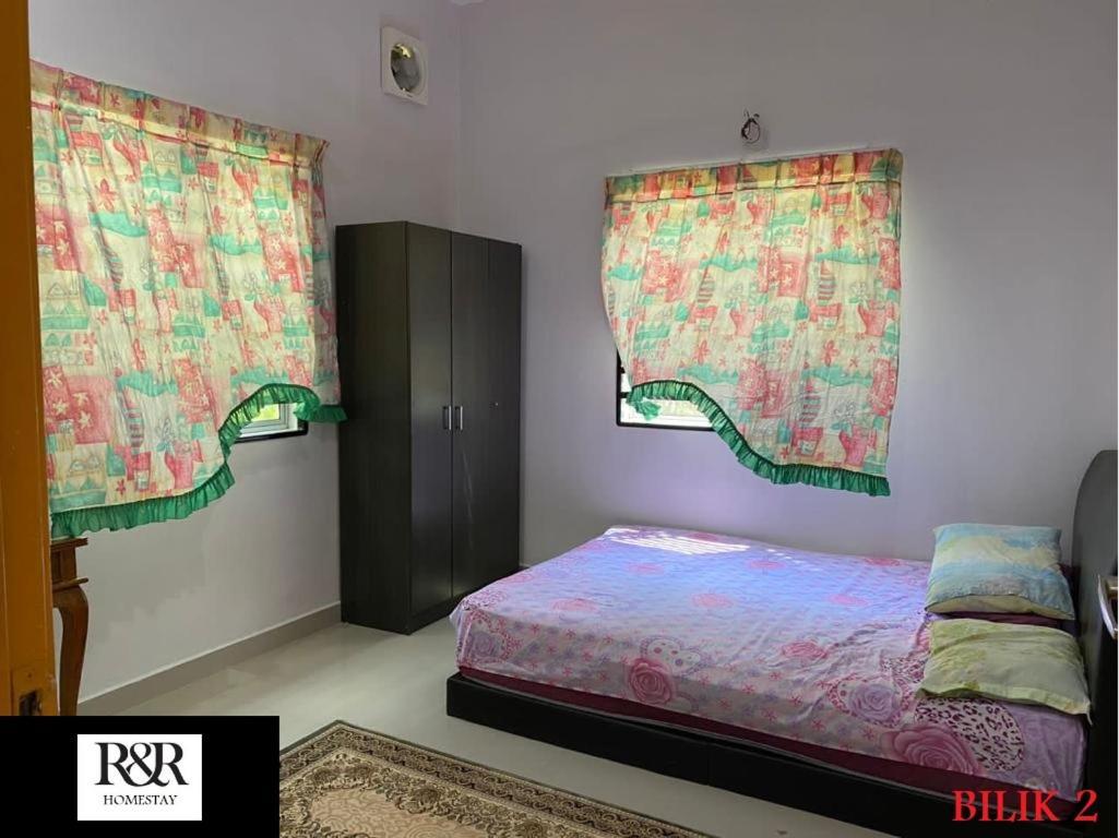 R & R Homestay Tanjung Karang Екстер'єр фото